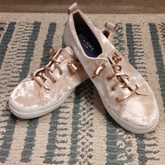 Sneakers - Picture 2 of 4